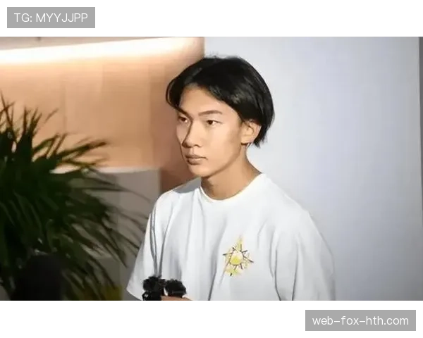 苏翊鸣机场随便一站，脚下那几双球鞋估计能顶我三年工资